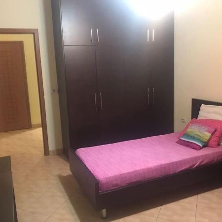 Lovely 2 Bedroom Apartment Tirana Exteriör bild