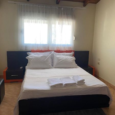 Lovely 2 Bedroom Apartment Tirana Exteriör bild