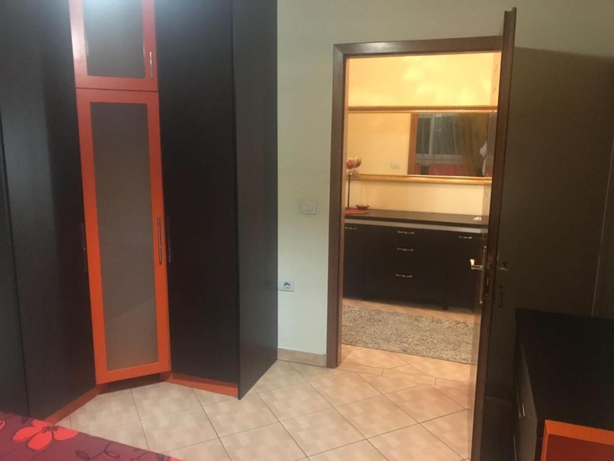 Lovely 2 Bedroom Apartment Tirana Exteriör bild