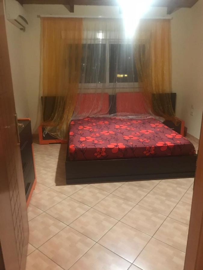 Lovely 2 Bedroom Apartment Tirana Exteriör bild