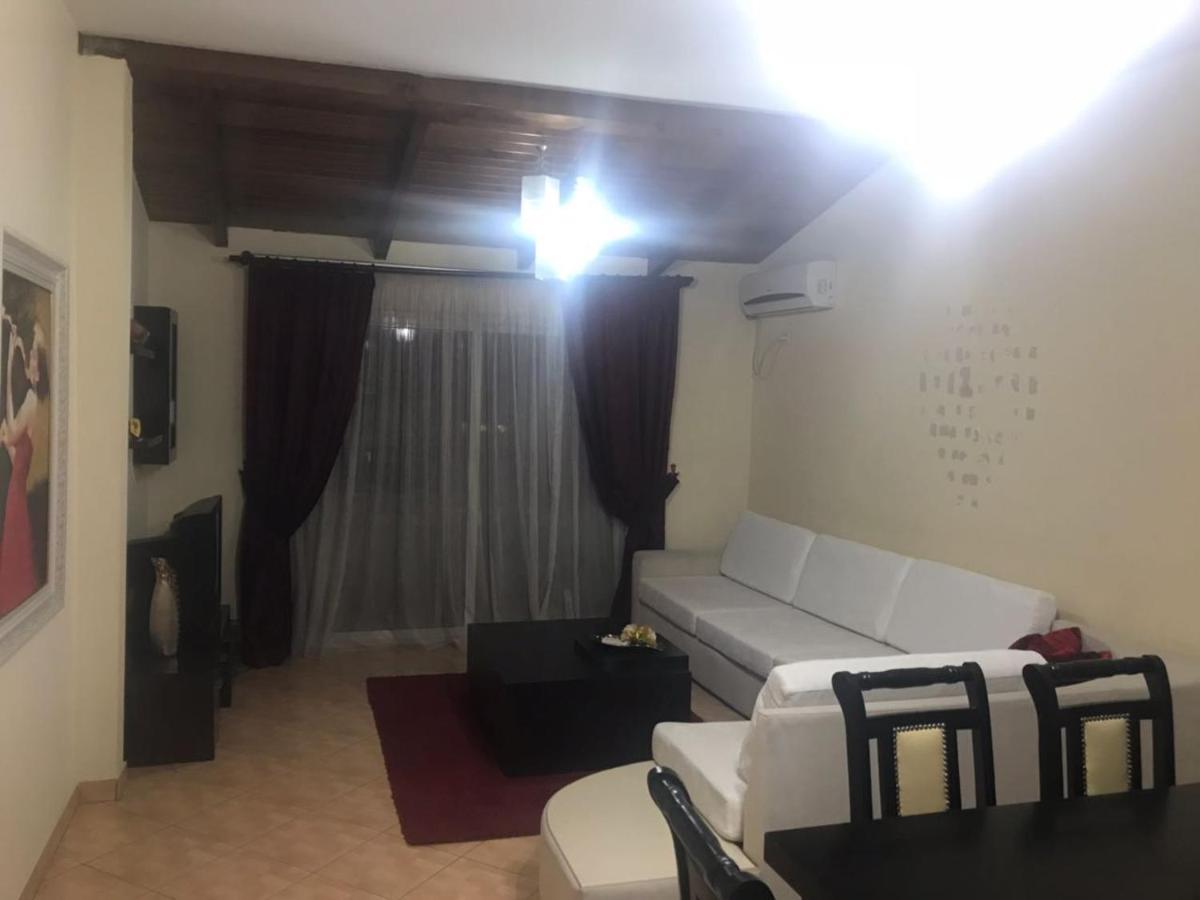 Lovely 2 Bedroom Apartment Tirana Exteriör bild