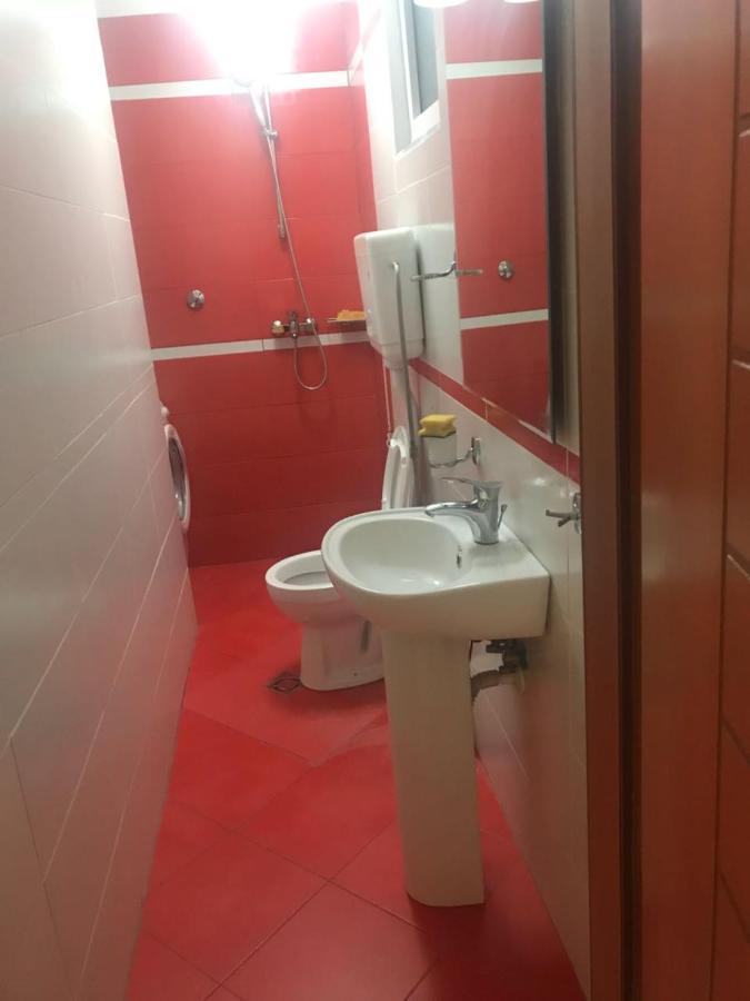 Lovely 2 Bedroom Apartment Tirana Exteriör bild