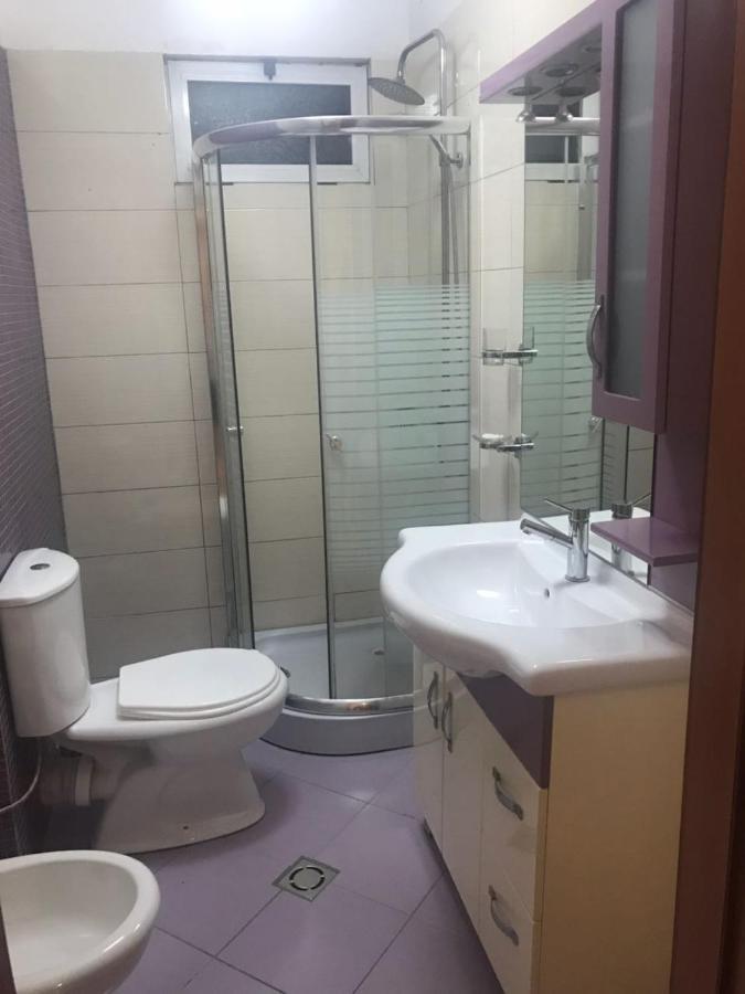 Lovely 2 Bedroom Apartment Tirana Exteriör bild