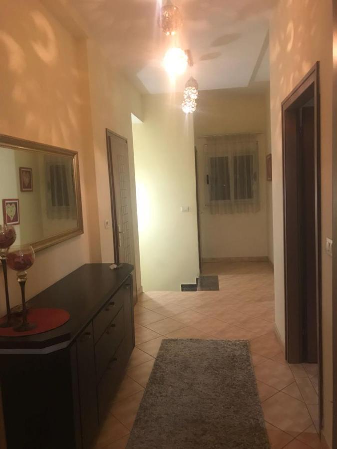 Lovely 2 Bedroom Apartment Tirana Exteriör bild