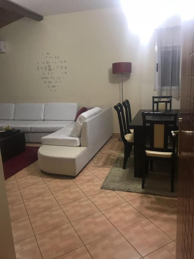 Lovely 2 Bedroom Apartment Tirana Exteriör bild