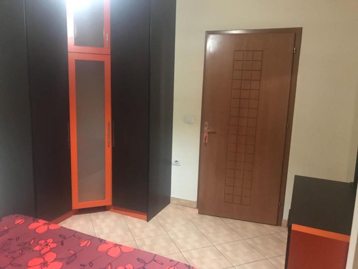 Lovely 2 Bedroom Apartment Tirana Exteriör bild