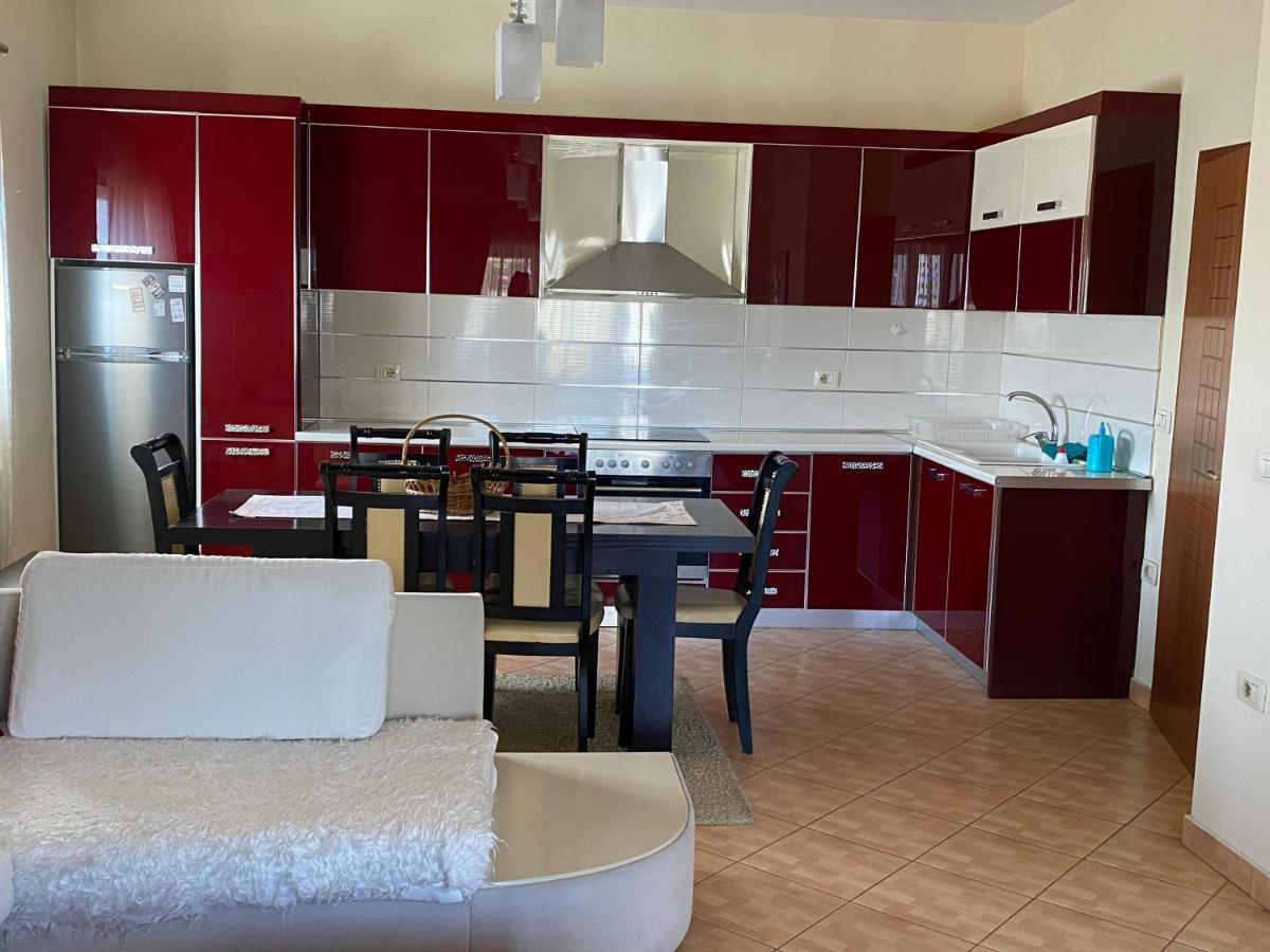 Lovely 2 Bedroom Apartment Tirana Exteriör bild