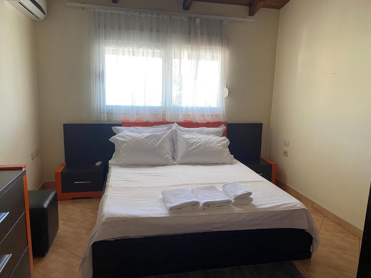 Lovely 2 Bedroom Apartment Tirana Exteriör bild