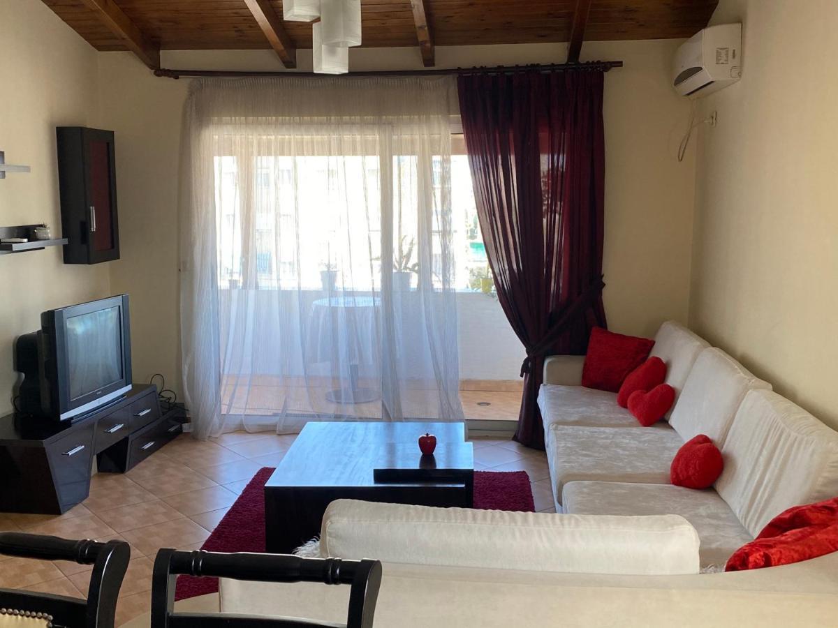 Lovely 2 Bedroom Apartment Tirana Exteriör bild
